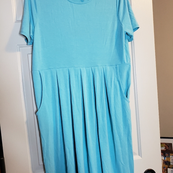 Zenana Outfitters Dresses & Skirts - Short sleeve pleated dress with pockets